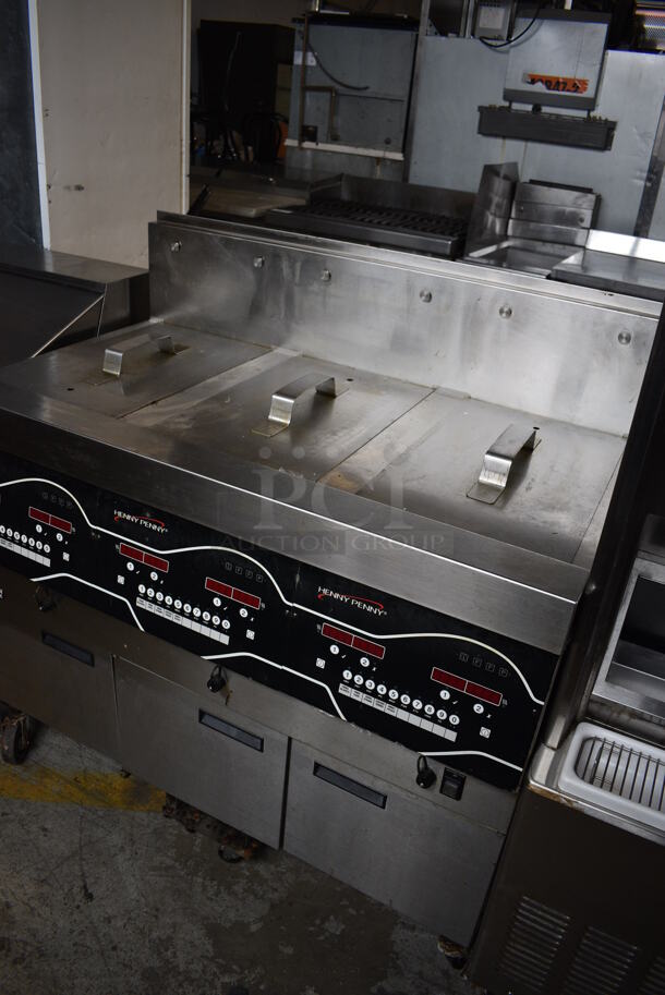2016 Henny Penny EEG-243 FFFX ST Evolution Elite ENERGY STAR Stainless Steel Commercial Natural Gas Powered 3 Bay Deep Fat Fryer w/ 3 Lids on Commercial Casters. 225,000 BTU. 47x32x46.5 - Image 3 of 11