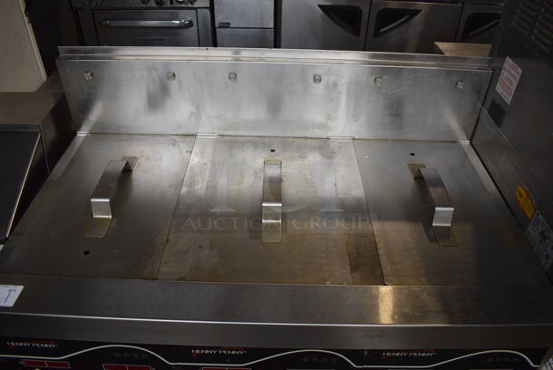 2016 Henny Penny EEG-243 FFFX ST Evolution Elite ENERGY STAR Stainless Steel Commercial Natural Gas Powered 3 Bay Deep Fat Fryer w/ 3 Lids on Commercial Casters. 225,000 BTU. 47x32x46.5 - Image 4 of 11