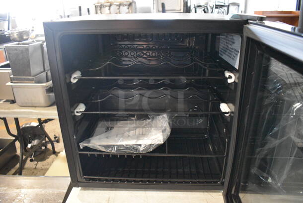BRAND NEW SCRATCH AND DENT! Arctic King AWCA016ADB Metal Wine Cooler Chiller Merchandiser. 115 Volts, 1 Phase. 18.5x18x19. Tested and Working! - Image 4 of 6