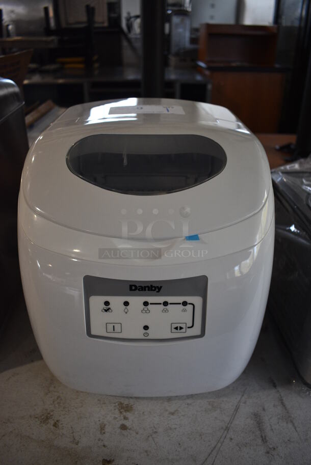 BRAND NEW SCRATCH AND DENT! Danby DIM2500WDB Metal Countertop Ice Maker. 110-120 Volts, 1 Phase. 12x13.5x13. Tested and Working! - Image 1 of 8