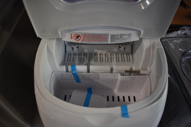 BRAND NEW SCRATCH AND DENT! Danby DIM2500WDB Metal Countertop Ice Maker. 110-120 Volts, 1 Phase. 12x13.5x13. Tested and Working! - Image 5 of 8
