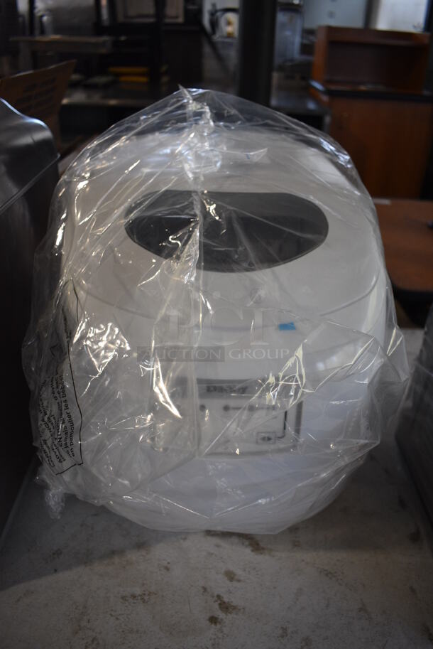 BRAND NEW SCRATCH AND DENT! Danby DIM2500WDB Metal Countertop Ice Maker. 110-120 Volts, 1 Phase. 12x13.5x13. Tested and Working! - Image 8 of 8