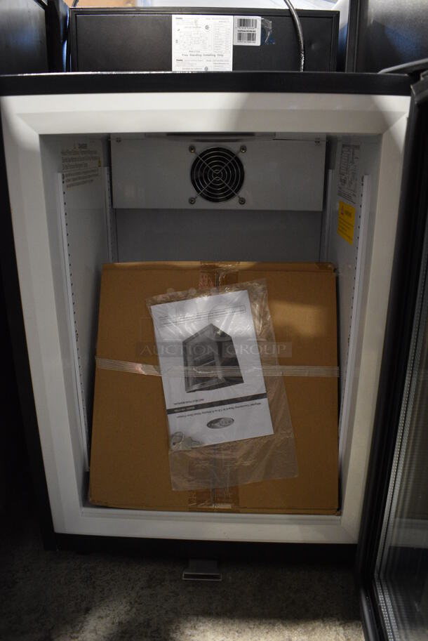 BRAND NEW SCRATCH AND DENT! Whynter CDF-177SB Stainless Steel Single Door Mini Cooler Merchandiser. 110-120 Volts, 1 Phase. 19x19x26. Tested and Working! - Image 4 of 6