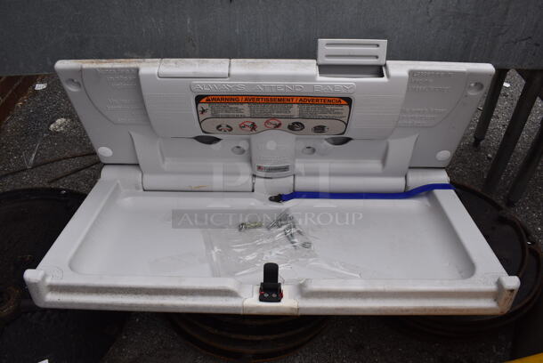 ALL ONE MONEY! Lot of Diaper Changing Station, Wood Pattern Panel and Gray Poly Slim Jim Trash Can. Includes 11x20x30 - Image 4 of 7