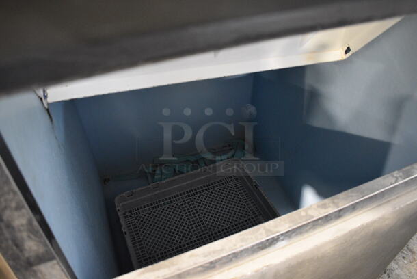 2012 Manitowoc ID0853W-261 Stainless Steel Commercial Ice Machine Head on Commercial Bin. 208-230 Volts, 1 Phase. 31x34x72.5 - Image 4 of 7