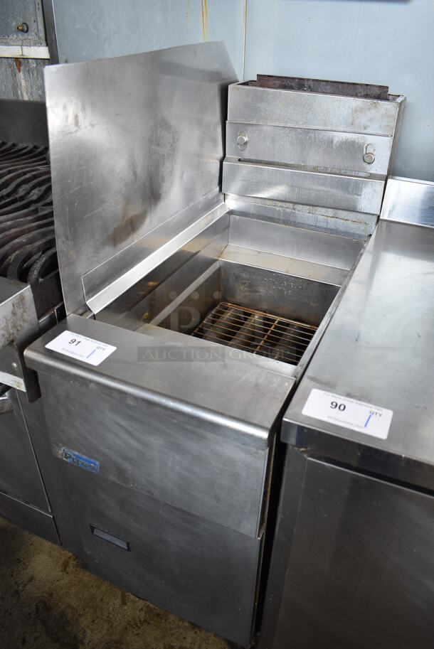 2017 Pitco Frialator SG14 Stainless Steel Commercial Floor Style Natural Gas Powered Deep Fat Fryer w/ Left Side Splash Guard on Commercial Casters. 110,000 BTU. 15.5x34x49 - Image 2 of 6