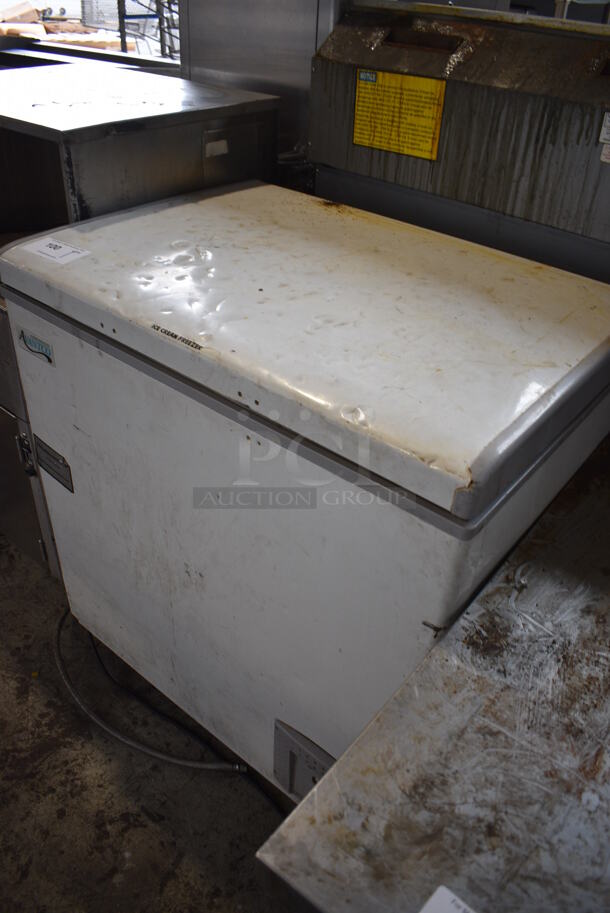 Avantco Metal Chest Freezer. 31.5x24x33. Tested and Powers On But Temps at 37 Degrees - Image 3 of 5