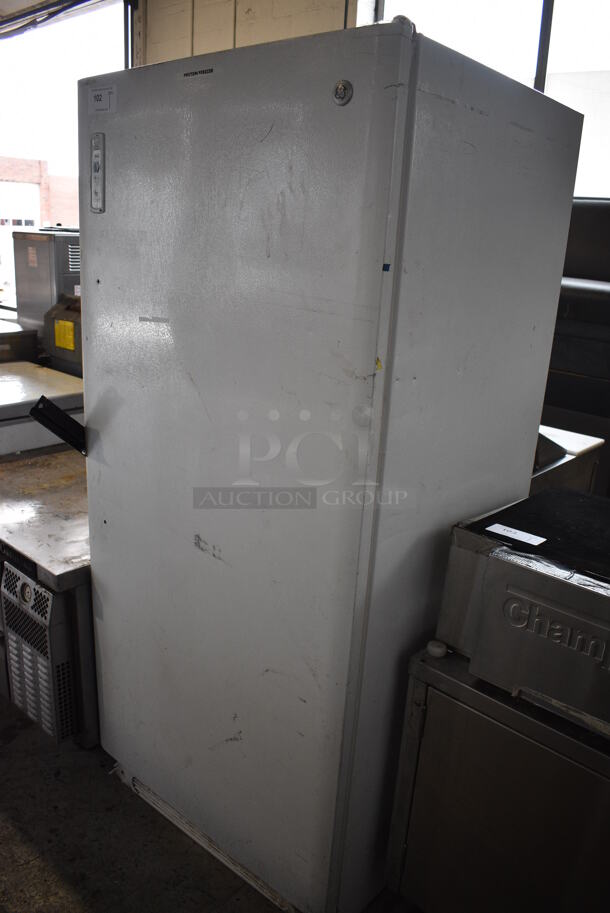 General Electric FUF 21SVFRWW Metal Single Door Reach In Freezer. 115 Volts, 1 Phase. 32x29x70.5. Tested and Powers On But Temps at 28 Degrees
