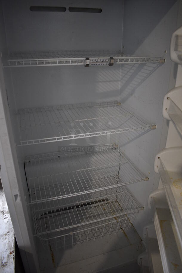 General Electric FUF 21SVFRWW Metal Single Door Reach In Freezer. 115 Volts, 1 Phase. 32x29x70.5. Tested and Powers On But Temps at 28 Degrees - Image 4 of 6