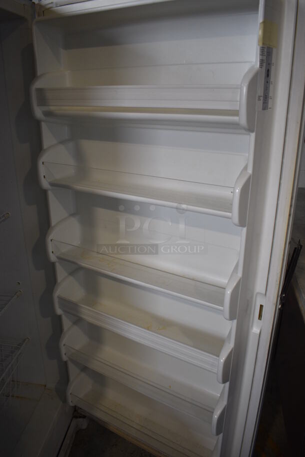 General Electric FUF 21SVFRWW Metal Single Door Reach In Freezer. 115 Volts, 1 Phase. 32x29x70.5. Tested and Powers On But Temps at 28 Degrees - Image 5 of 6