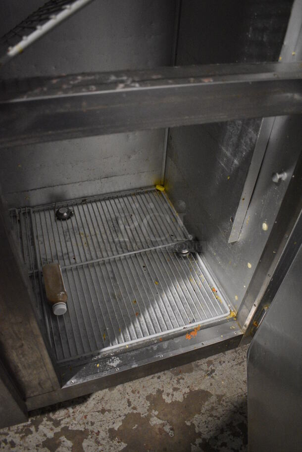 Traulsen G200000 ENERGY STAR Stainless Steel Commercial 4 Half Size Door Reach In Cooler on Commercial Casters. 115 Volts, 1 Phase. 52x36x83. Tested and Powers On But Temps at 45 Degrees - Image 7 of 8
