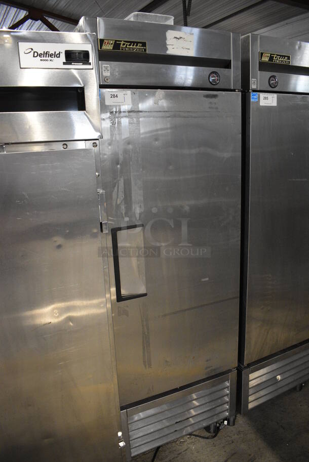 2013 True T-23F ENERGY STAR Stainless Steel Commercial Single Door Reach In Freezer w/ Poly Coated Racks on Commercial Casters. 115 Volts, 1 Phase. 27x30x83. Tested and Working! - Image 2 of 5