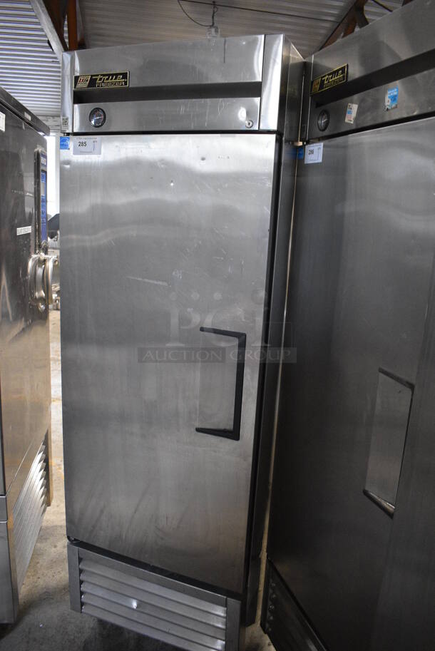 2013 True T-23F ENERGY STAR Stainless Steel Commercial Single Door Reach In Freezer w/ Poly Coated Racks on Commercial Casters. 115 Volts, 1 Phase. 27x30x83. Tested and Working! - Image 2 of 5