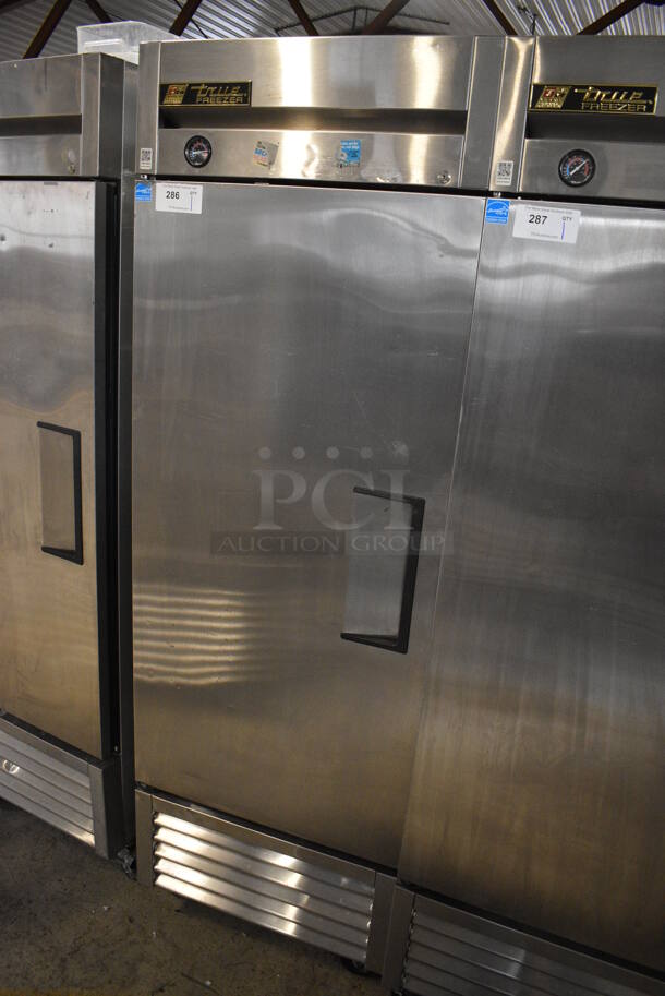 2013 True T-23F ENERGY STAR Stainless Steel Commercial Single Door Reach In Freezer w/ Poly Coated Racks on Commercial Casters. 115 Volts, 1 Phase. 27x30x83. Tested and Working! - Image 2 of 6