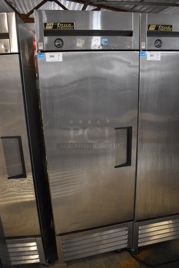 2013 True T-23F ENERGY STAR Stainless Steel Commercial Single Door Reach In Freezer w/ Poly Coated Racks on Commercial Casters. 115 Volts, 1 Phase. 27x30x83. Tested and Working! - Image 3 of 6