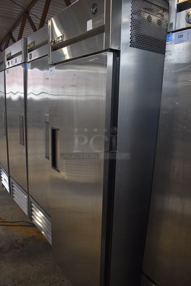 True TG1F-1S Stainless Steel Commercial Single Door Reach In Freezer w/ Poly Coated Racks on Commercial Casters. 115 Volts, 1 Phase. 29x35x83. Tested and Working! - Image 6 of 6