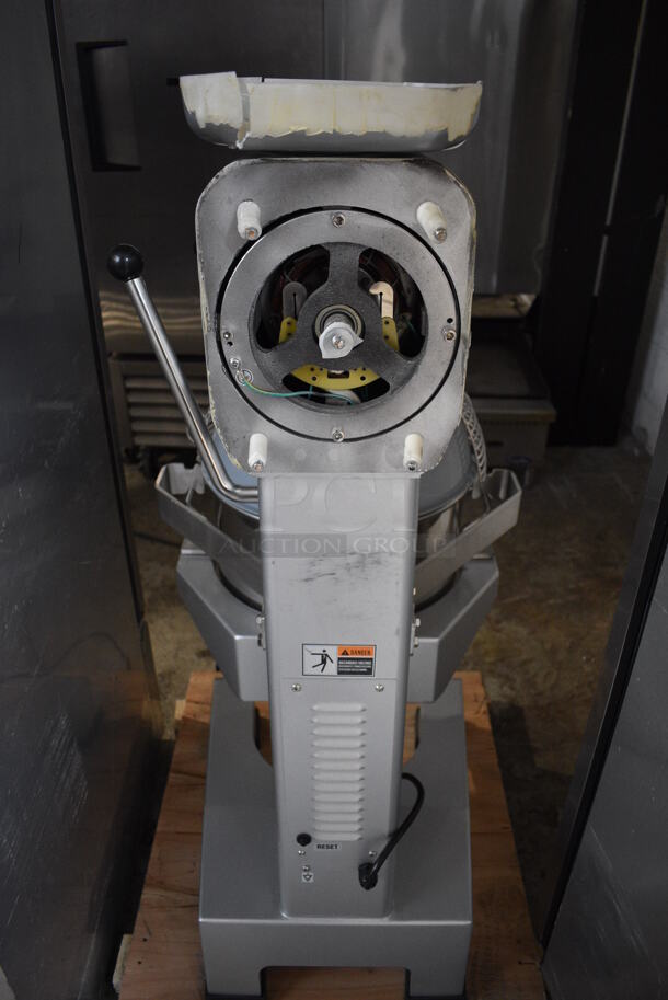 BRAND NEW SCRATCH AND DENT! Galaxy 177GMIX30 Metal Commercial Floor Style 30 Quart Planetary Dough Mixer w/ Stainless Steel Mixing Bowl, Bowl Guard, Dough Hook and Paddle Attachments. Unit Has Broken Backside Panel and Fan. 110 Volts, 1 Phase. 23x27x45. Tested and Working! - Image 7 of 8