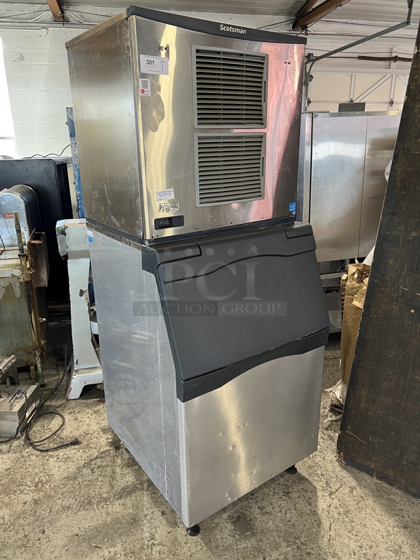 Scotsman C0830SA-32D Stainless Steel Commercial Ice Machine Head on Scotsman B530S Stainless Steel Commercial Ice Machine Bin. 208/230 Volts, 1 Phase. 31x34x79 - Image 3 of 7