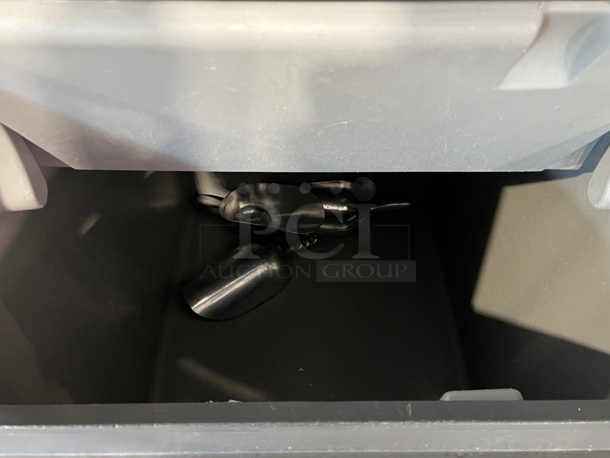 Scotsman C0830SA-32D Stainless Steel Commercial Ice Machine Head on Scotsman B530S Stainless Steel Commercial Ice Machine Bin. 208/230 Volts, 1 Phase. 31x34x79 - Image 4 of 7