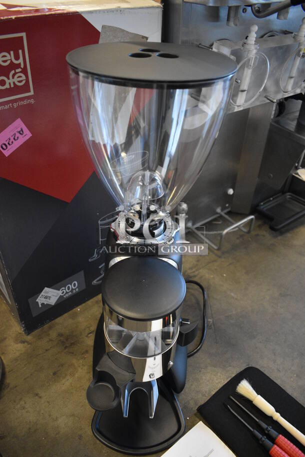 BRAND NEW IN BOX! Cecilware HC-600 Venezia II Metal Commercial Countertop Espresso Grinder. 110 Volts, 1 Phase. 9x13x24. Tested and Working! - Image 3 of 5