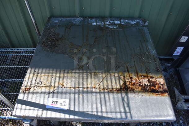 Stainless Steel Equipment Stand w/ Metal Under Shelf. 30x30x20 - Image 2 of 4