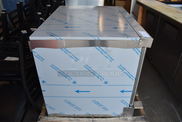 BRAND NEW SCRATCH AND DENT! Vulcan VC4GD-21D150K ENERGY STAR Stainless Steel Commercial Propane Gas Powered Full Size Convection Oven w/ View Through Doors, Metal Oven Racks and Thermostatic Controls. 50,000 BTU. 40x31x32. Tested and Working! - Image 8 of 9