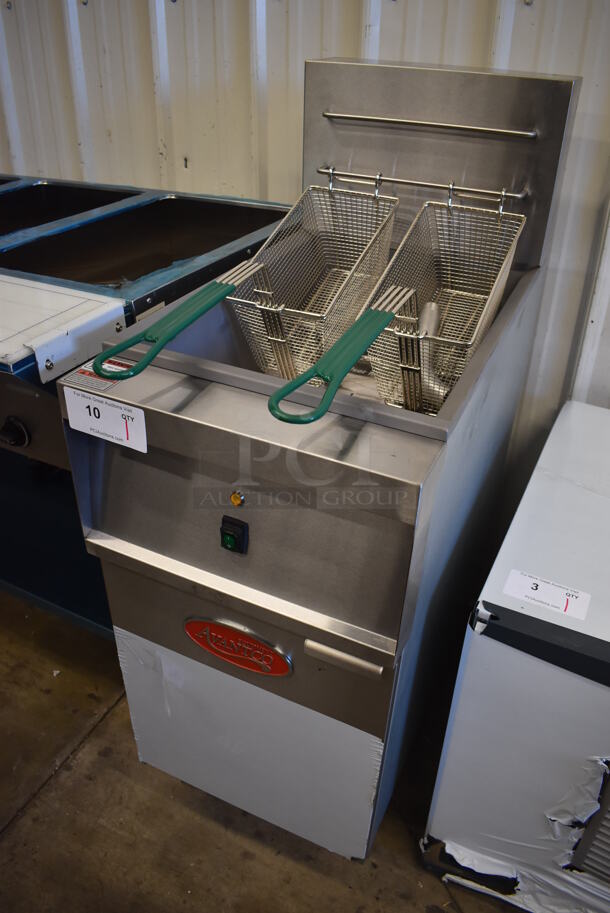 LIKE NEW! 2022 Avantco 177EF40E Stainless Steel Commercial Floor Style Electric Powered Deep Fat Fryer w/ 2 Metal Fry Baskets. 240 Volts, 3 Phase. Unit Has Only Been Used a Few Times! 15.5x29x45. Tested and Working! - Image 2 of 9