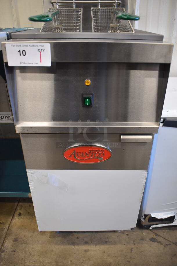 LIKE NEW! 2022 Avantco 177EF40E Stainless Steel Commercial Floor Style Electric Powered Deep Fat Fryer w/ 2 Metal Fry Baskets. 240 Volts, 3 Phase. Unit Has Only Been Used a Few Times! 15.5x29x45. Tested and Working! - Image 4 of 9