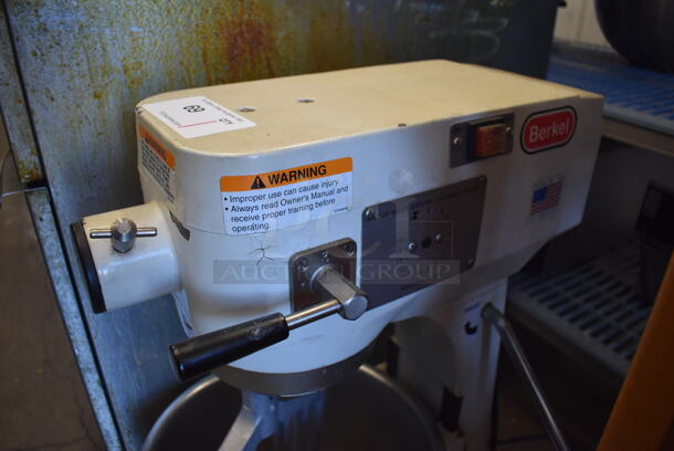 Berkel BX20 Metal Commercial 20 Quart Planetary Dough Mixer w/ Stainless Steel Mixing Bowl, Whisk and Paddle Attachments. 115 Volts, 1 Phase. 16x21x33. Tested and Working! - Image 2 of 6