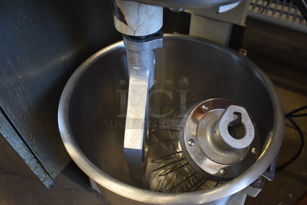 Berkel BX20 Metal Commercial 20 Quart Planetary Dough Mixer w/ Stainless Steel Mixing Bowl, Whisk and Paddle Attachments. 115 Volts, 1 Phase. 16x21x33. Tested and Working! - Image 3 of 6