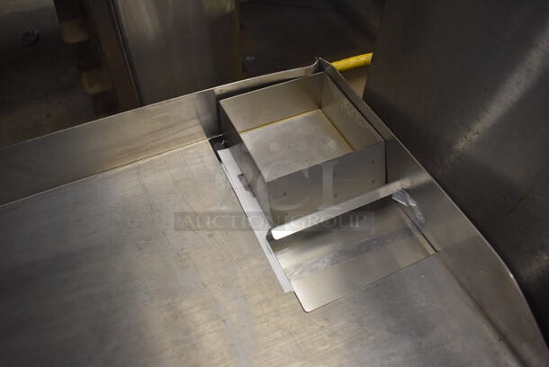 LIKE NEW! Avantco EG30N Stainless Steel Commercial Countertop 30" Electric Powered Flat Top Griddle. 208/240 Volts. 30x20x14. Tested and Working! - Image 5 of 9