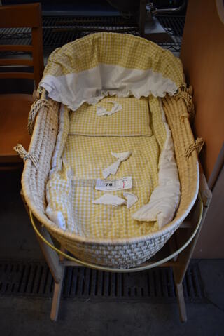 Wooden Bassinet. 19x33x28