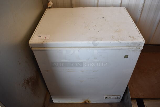 General Electric FCM5SUCWW Metal Chest Freezer. 115 Volts, 1 Phase. 29x23x33. Tested and Powers On But Does Not Get Cold - Image 1 of 6