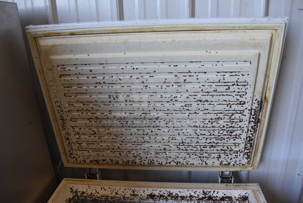 General Electric FCM5SUCWW Metal Chest Freezer. 115 Volts, 1 Phase. 29x23x33. Tested and Powers On But Does Not Get Cold - Image 5 of 6