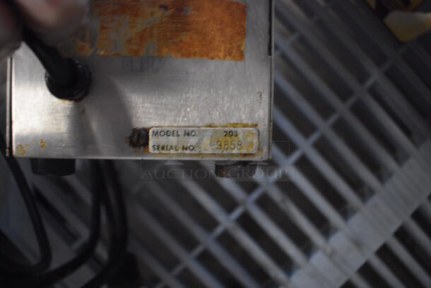 Edlund 203 Stainless Steel Commercial Electric Powered Can Opener. 115 Volts, 1 Phase. 5x7x12. Tested and Working! - Image 3 of 4