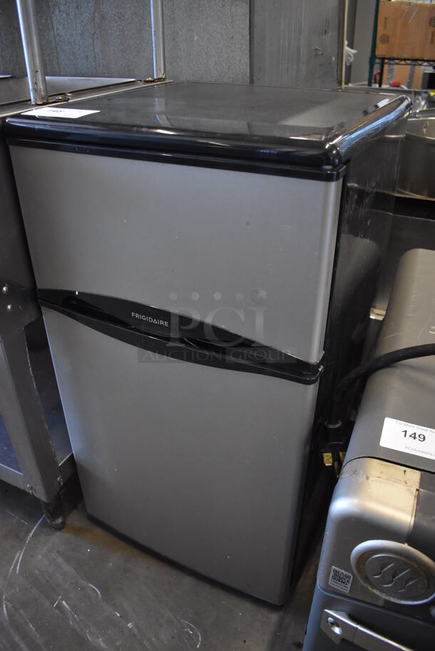 Frigidaire LFPH31M6LM Cooler Freezer Combo. 115 Volts, 1 Phase. 18.5x19.5x34. Tested and Working! - Image 2 of 5