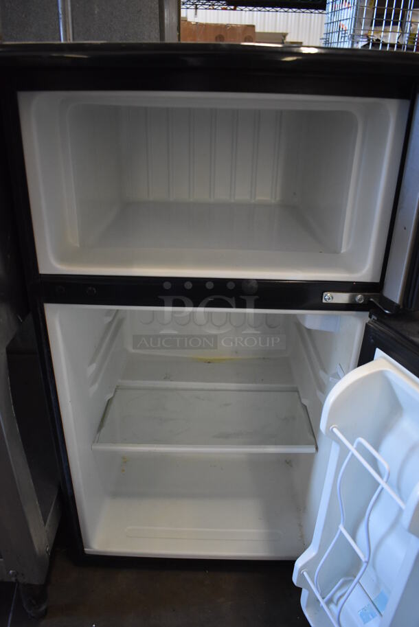 Frigidaire LFPH31M6LM Cooler Freezer Combo. 115 Volts, 1 Phase. 18.5x19.5x34. Tested and Working! - Image 3 of 5