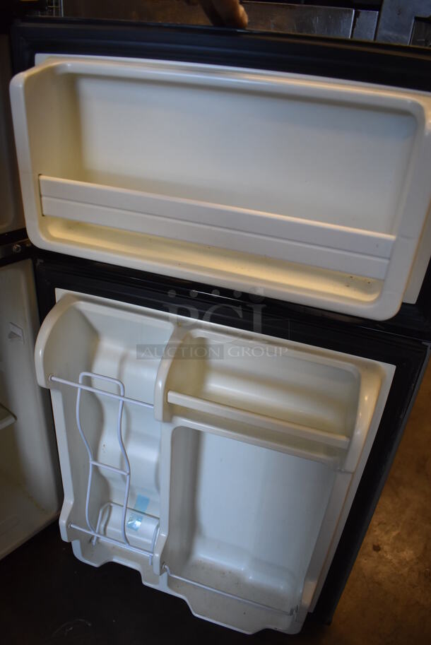Frigidaire LFPH31M6LM Cooler Freezer Combo. 115 Volts, 1 Phase. 18.5x19.5x34. Tested and Working! - Image 4 of 5