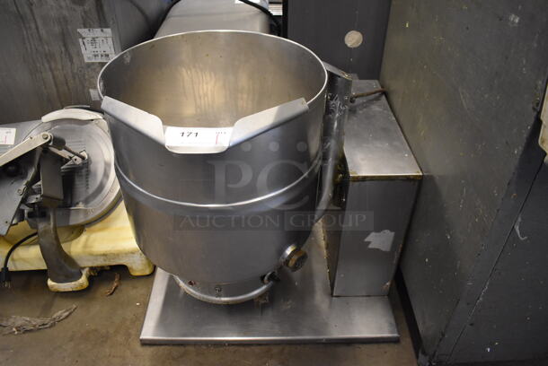 Groen TDH/40 Stainless Steel Commercial Countertop Natural Gas Powered 40 Quart Steam Tilting Kettle. 26x34x29