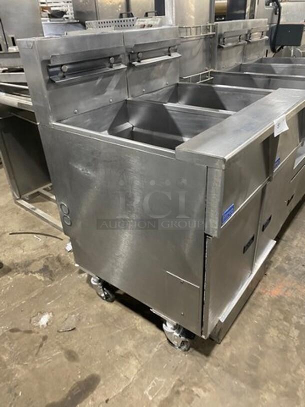 FAB! Pitco Frialator Commercial Natural Gas Powered 4 Bay Deep Fat Fryer! With Middle Fryer Basket Rack! With Oil Filter System! All Stainless Steel! On Casters! WORKING WHEN REMOVED! Model: SGH50 SN: G09FA015138 - Image 3 of 12
