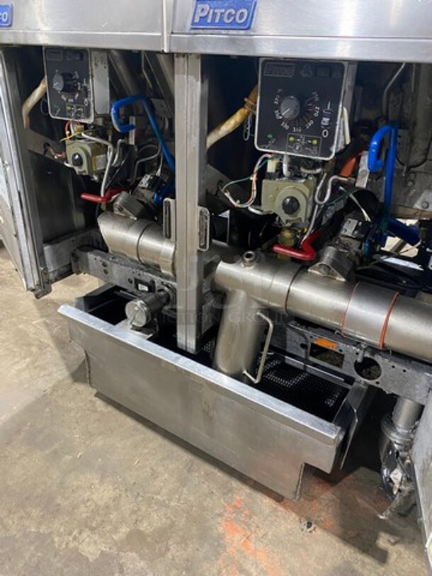 FAB! Pitco Frialator Commercial Natural Gas Powered 4 Bay Deep Fat Fryer! With Middle Fryer Basket Rack! With Oil Filter System! All Stainless Steel! On Casters! WORKING WHEN REMOVED! Model: SGH50 SN: G09FA015138 - Image 10 of 12