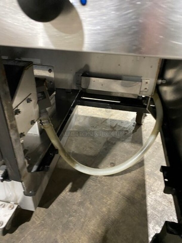 Henny Penny Commercial Natural Gas Powered 2 Bay Fryer! All Stainless Steel On Casters! Model: EEG142FFXX SN: BW1304009 - Image 11 of 12