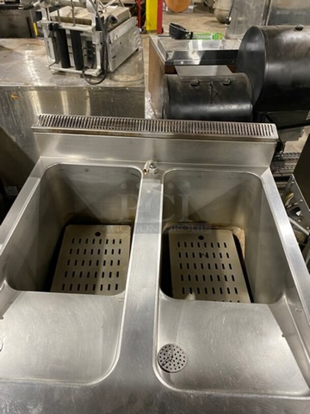 2012 Axis Commercial Natural Gas Powered 2 Bay Pasta Cooker! All Stainless Steel! On Casters! Model: AXDPG SN: GMF059 - Image 5 of 10