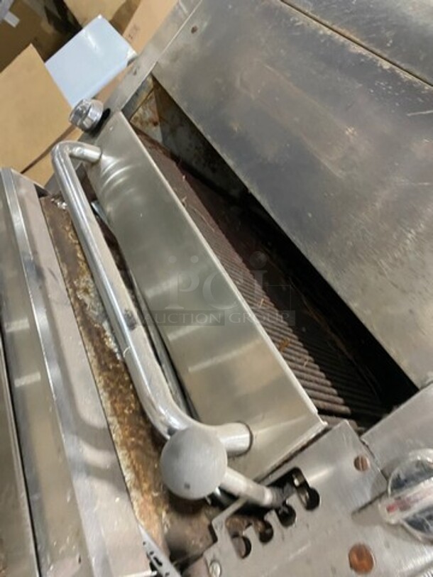 Southbend Commercial Natural Gas Powered Upright Double Oven Char Broiler Grill! All Stainless Steel! On Casters!  - Image 5 of 11