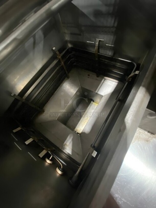 Henny Penny Commercial Electric Powered Pressure Fryer! All Stainless Steel! On Casters! Model: PF180 SN: KP017IG 115V 60HZ 1 Phase - Image 6 of 10