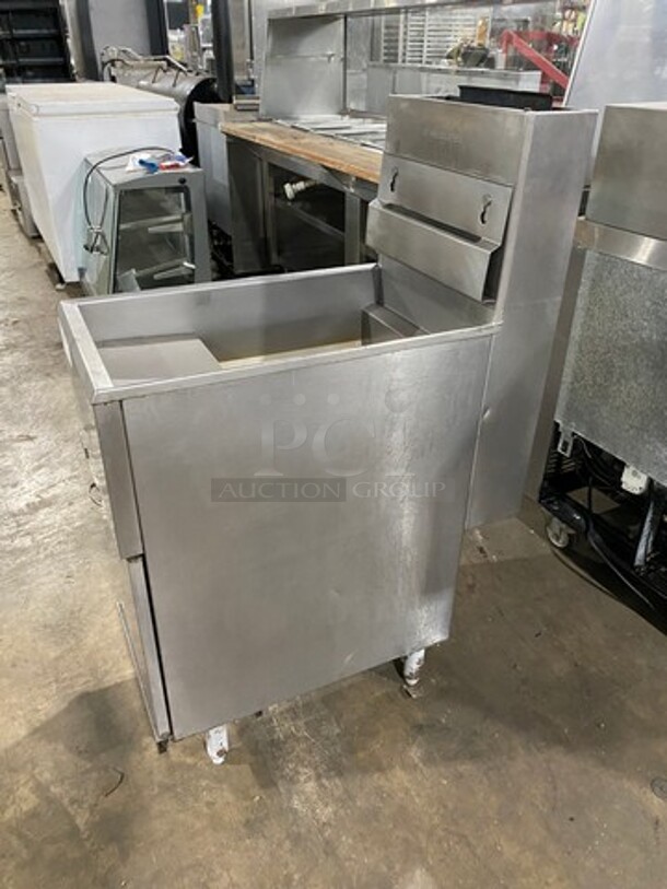 Pitco Frialator Commercial Natural Gas Powered Deep Fat Fryer! All Stainless Steel! On Legs! Model: 40CSS SN: G05AB050486 - Image 2 of 8
