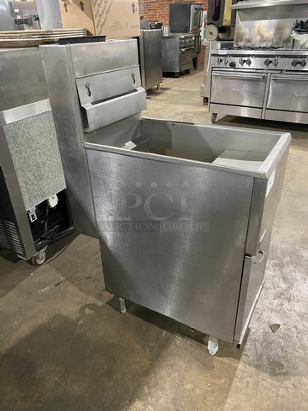 Pitco Frialator Commercial Natural Gas Powered Deep Fat Fryer! All Stainless Steel! On Legs! Model: 40CSS SN: G05AB050486 - Image 3 of 8