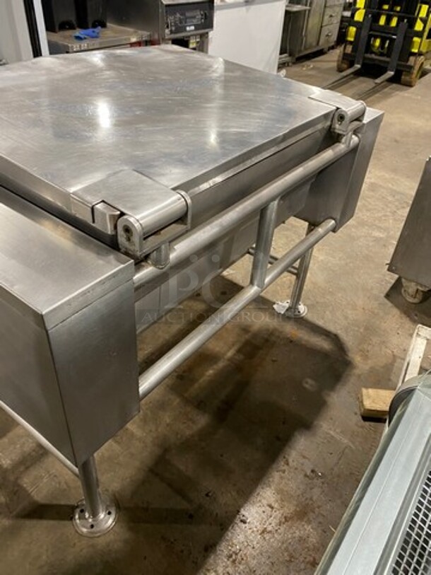 Vulcan Hart Commercial Electric Powered Tilt Skillet/Braising Pan! All Stainless Steel! On Legs! - Image 4 of 8