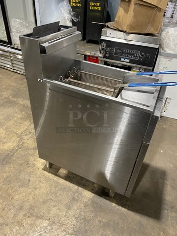 Cook Rite Commercial Natural Gas Powered Deep Fat Fryer! With Backsplash! With 2 Metal Frying Baskets! All Stainless Steel! On Legs! Model: ATFS40 - Image 4 of 10