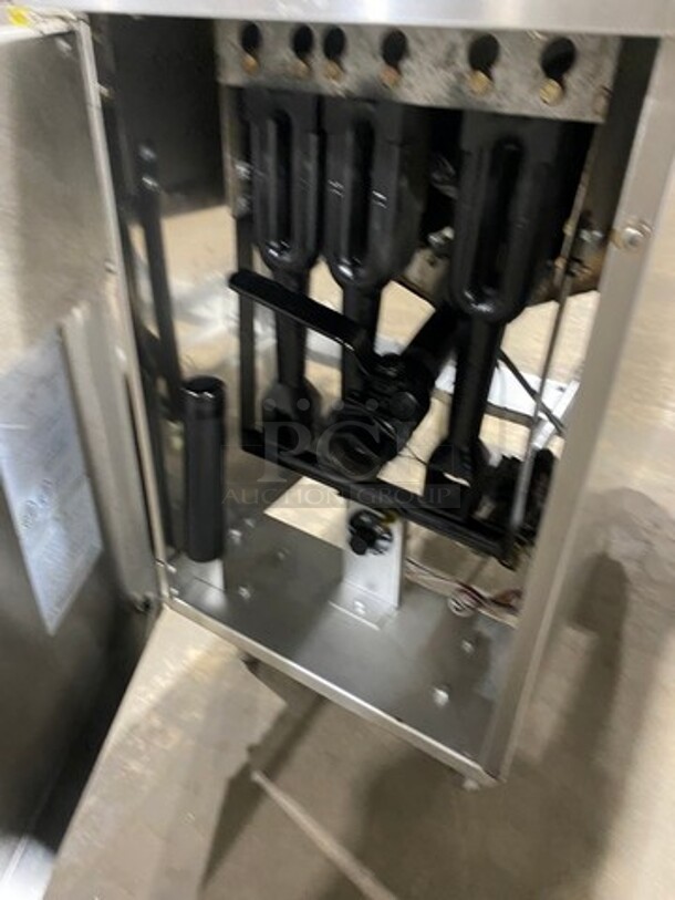 Cook Rite Commercial Natural Gas Powered Deep Fat Fryer! With Backsplash! With 2 Metal Frying Baskets! All Stainless Steel! On Legs! Model: ATFS40 - Image 7 of 10